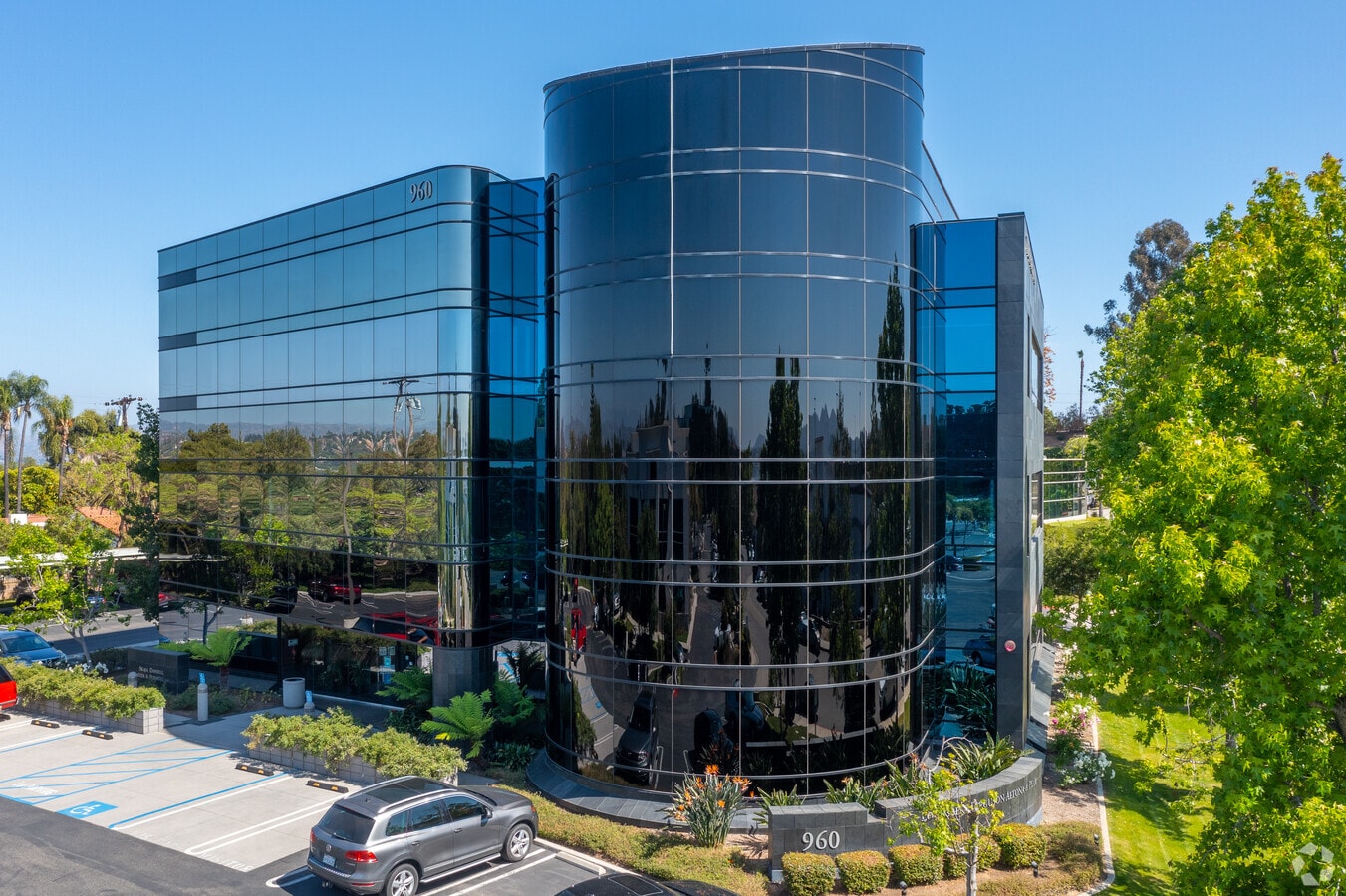 RED Seven Wealth Management office building